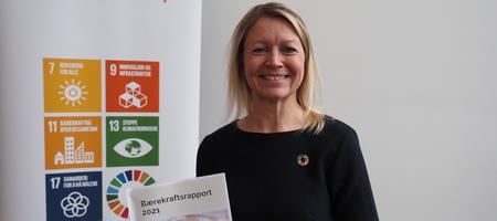 Mariann Meby holder fram bærekraftsrapporten