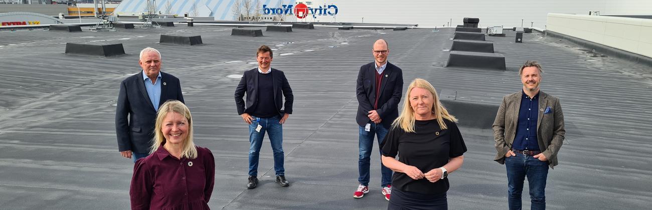 Foran f.v.: Mariann Meby, Forretningsutvikler Bodø Energi, Monika Moen, HR- og organisasjonsdirektør Coop Nordland, (bak f.v.) Arne Juell, konsernsjef Bodø Energi, Lars Arve Jakobsen, administrerende direktør Coop Nordland, Håvard Andreassen, Eiendomsdirektør Coop Nordland, Ole Angellsen, direktør Bodø Energi Kraftsalg.