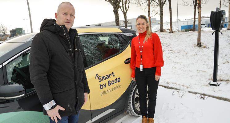 Svein Erik Moholt i Bodø kommune og Svetlana Hansen i Bodø Energi Kraftsalg råder alle til å montere godkjente ladere til sin elbil. Borettslag og sameier kan søke tilskudd fra Bodø kommune om å etablere en slik infrastruktur.