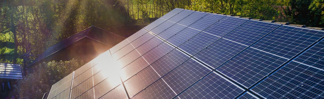 Produser egen energi på taket med solcellepanel!
